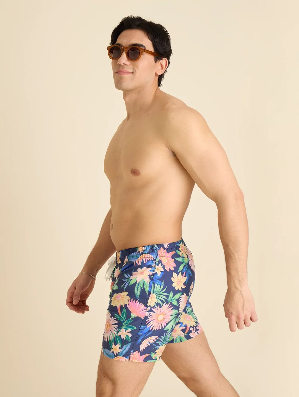 The Big Bloomers 5.5" (Classic Lined Swim Trunk) - Image 4 - Chubbies Shorts