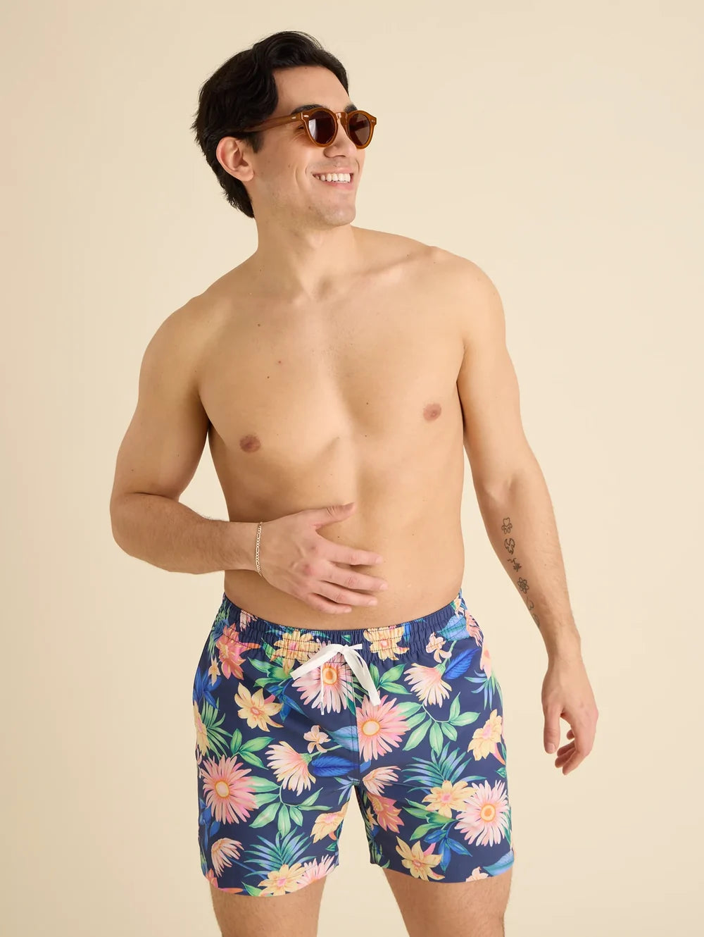 The Big Bloomers 5.5" (Classic Lined Swim Trunk) - Image 5 - Chubbies Shorts