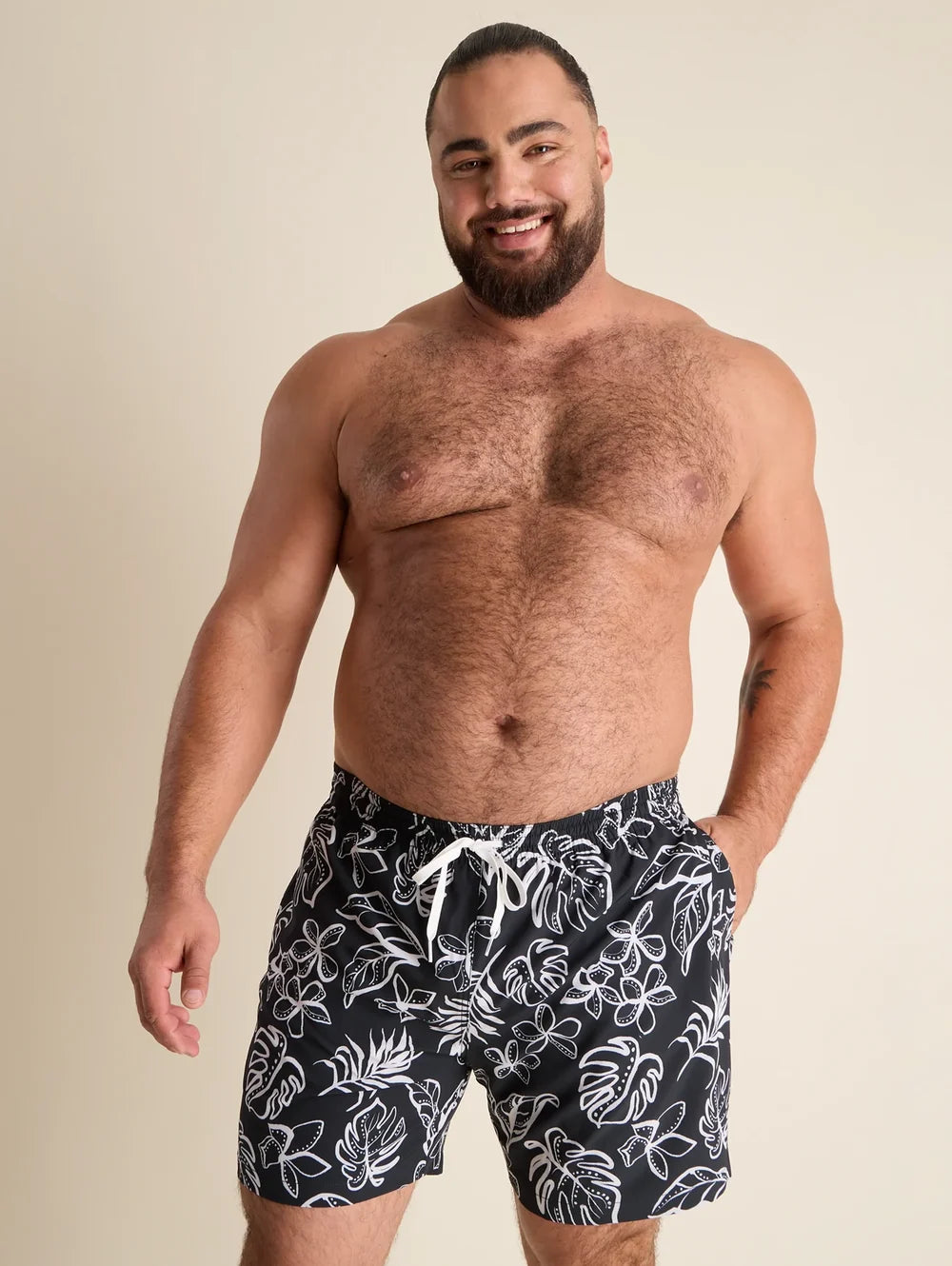 The Briefly in Paradise 5.5" (Classic Lined Swim Trunk) - Image 4 - Chubbies Shorts