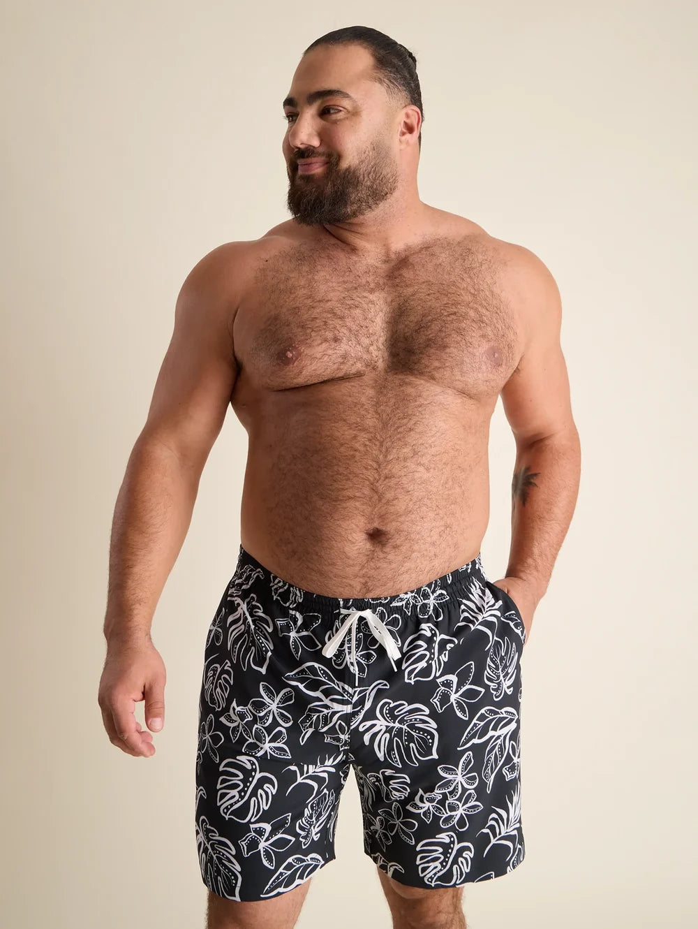 The Briefly in Paradise 7" (Classic Lined Swim Trunk) - Image 1 - Chubbies Shorts